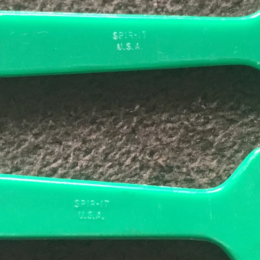 Vintage Hickory Farms of Ohio Cheese Ball & Log Mini Plastic 5” Green Spatulas